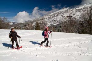 station ski vercors-avec-enfants–en-randonnée-raquette