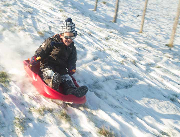 sport-hiver-enfant-luge