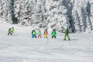 enfant-ski-station-alpes