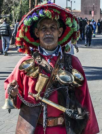 sejour-famille-marrakech-porteur-eau