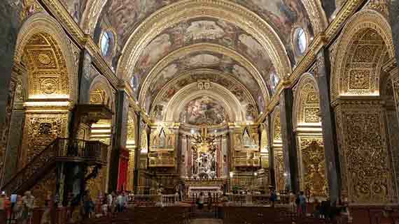 malte-avec-bébé-cathédrale