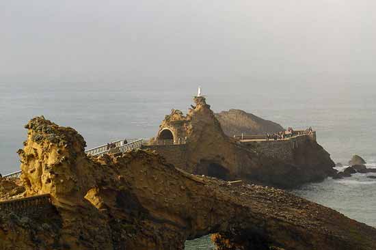 que-faire-a-biarritz-en-famille-balade-rocher-de-la-vierge