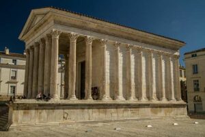 nimes-avec-enfants-maison-caree