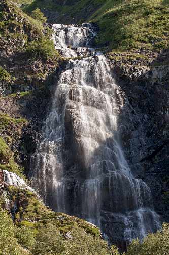 vers-lac-de-cestrede-cascade-Soutarra