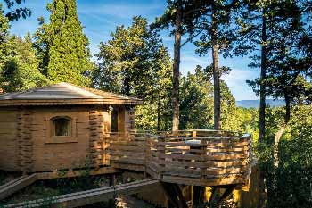 cabane-dans-arbres-en-famille-occitanie