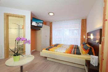 hotel-famille-saas-fee-avec-piscine