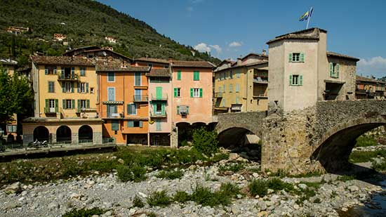 maisons-colorées-village-sospel-arrière-pays-nicois