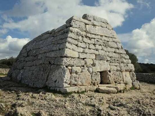 site talayotique de Naveta des Tudons minorque